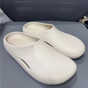 CROCS White Slip-On mellow Clog Footbed